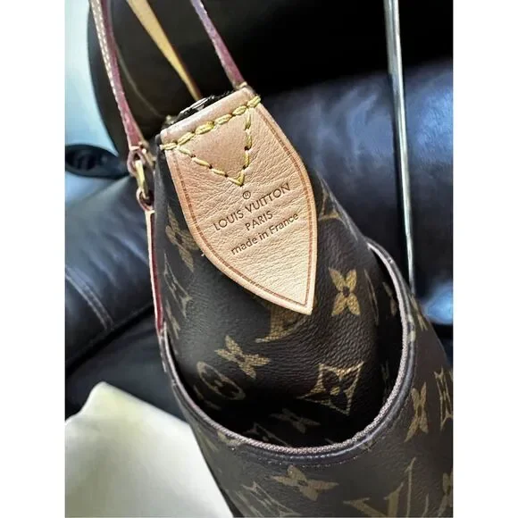 Louis Vuitton Totally MM Tote - Picture 7 of 14